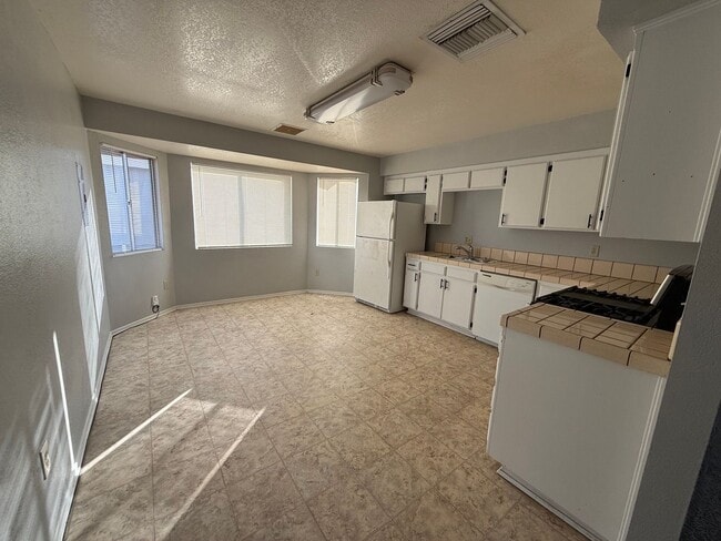 Building Photo - 1613 N Erwin St