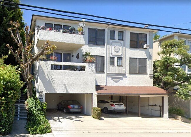 Building Photo - 8575 Holloway Dr