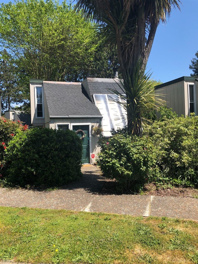 Building Photo - 2 br, 1 bath  - 8212 El Rancho Dr