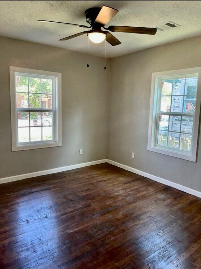 Foto del edificio - 1302 Parker St