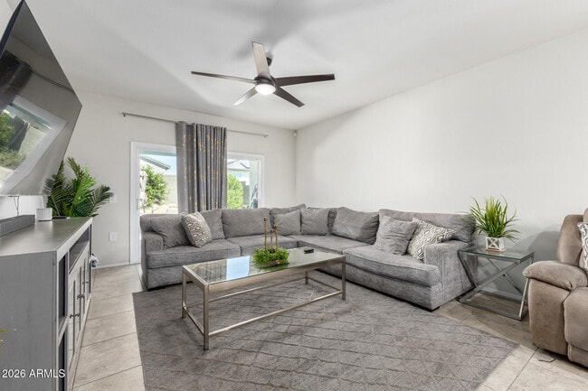 Foto del edificio - 24456 W Hacienda Ave