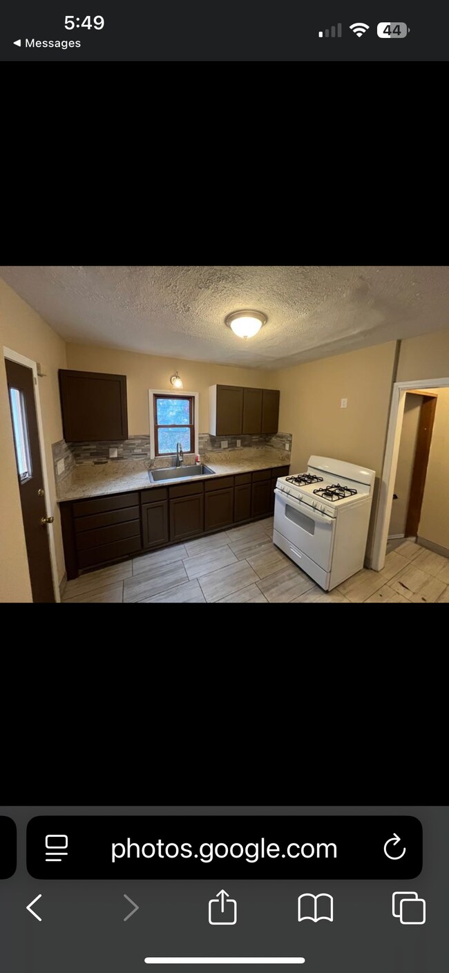 Foto del edificio - 5073 Greenhurst Dr