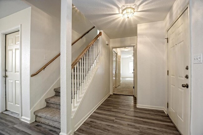 Foto del edificio - 101 S Mockingbird Cir