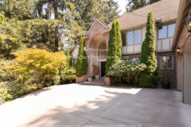 Foto del edificio - Charming Lake Oswego Home with Luxurious A...