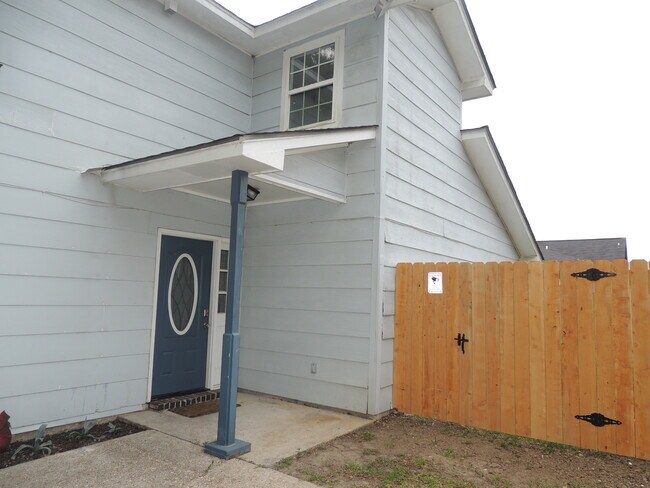 Foto del edificio - 5315 Cross Creek Dr