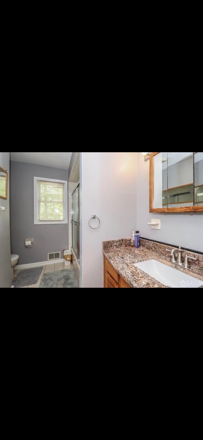 Building Photo - 23 Warwick St