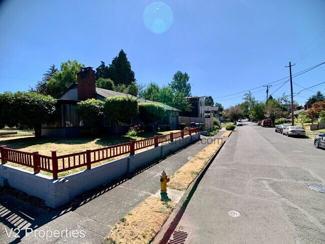 Building Photo - 2 br, 1 bath House - 1770 NE Bryant St
