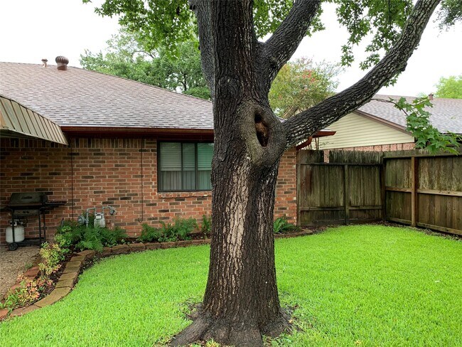 Foto del edificio - 10710 Sagebluff Dr