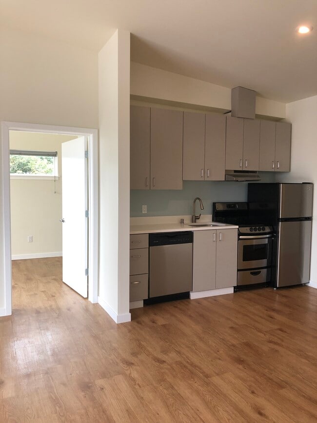 Building Photo - Bayview West Apartments