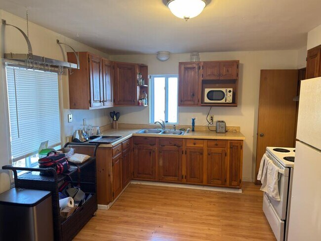 Building Photo - 446 N Powers St