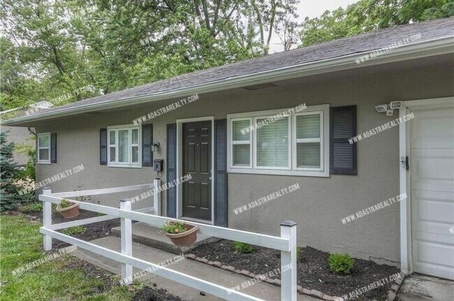 Foto del edificio - Adorable North Overland Park Home-Available in APRIL!!