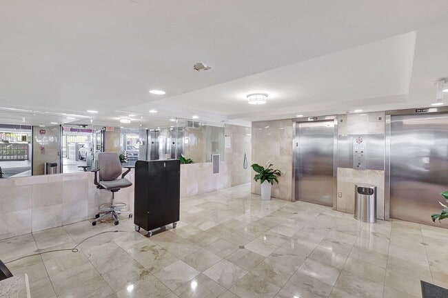 Building Photo - 345 Ocean Dr