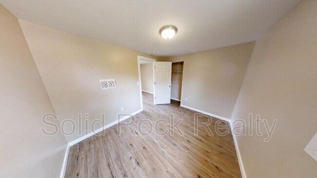Foto del edificio - 2413 E St Vrain St