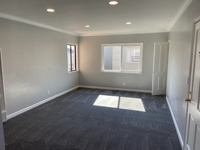 Foto del edificio - Newly Remodeled 2 Bedroom, 1 Bathroom in Kensington! Washer/Dryer in Unit!