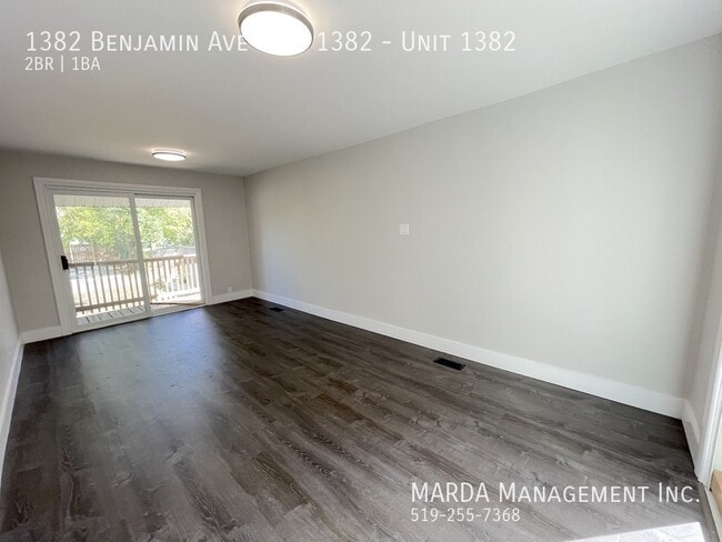Building Photo - RENOVATED 2 BED + DEN/1BATH - WALKERVILLE + HYDRO & GAS