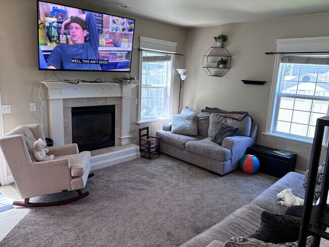 Foto del edificio - 4 bed 3 Home in Coveted West End Neighborhood