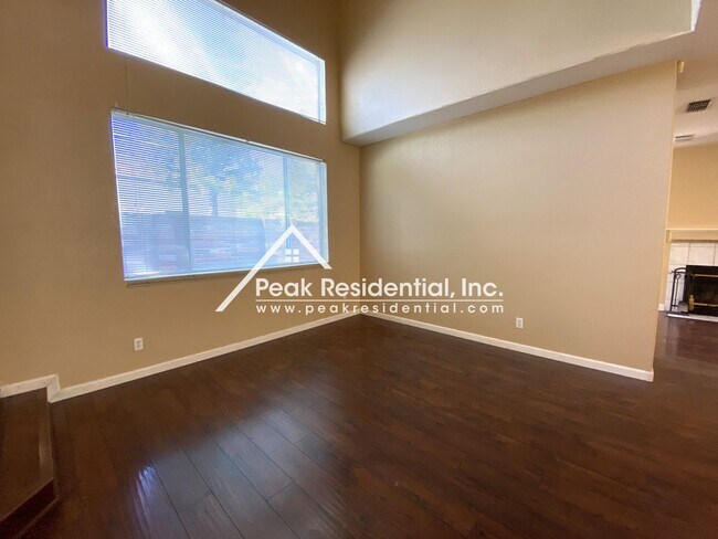 Foto del edificio - Wonderful 3bd/2.5ba Elk Grove Home with 2 ...