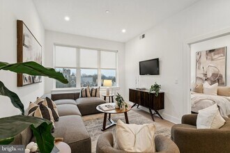 Building Photo - 30 W Allens Ln