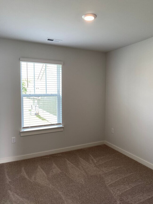 Foto del edificio - Blackman School Zoned - 3 BR 2.5 BA - Open...