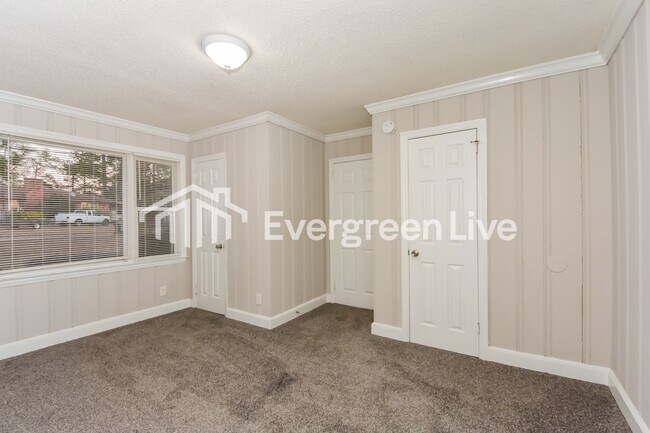 Foto del edificio - 568 Rainbow Cir