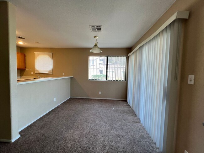 Building Photo - beautiful 2 bedroom House