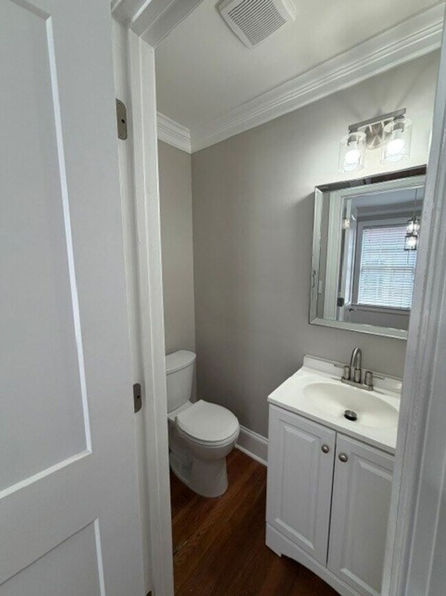 Foto del edificio - 2 bedroom 1.5 bathroom -1 month free