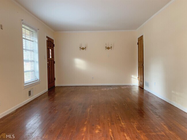 Building Photo - 1840 Glenview Dr SW