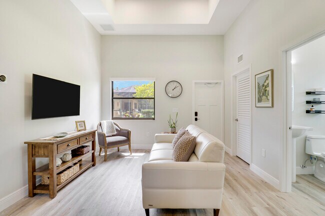 Building Photo - 10735 Lantana Rd