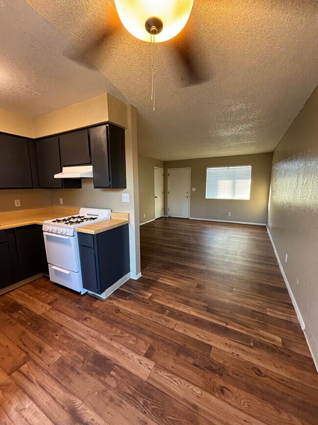 Building Photo - 2947 N Palo Verde Ave