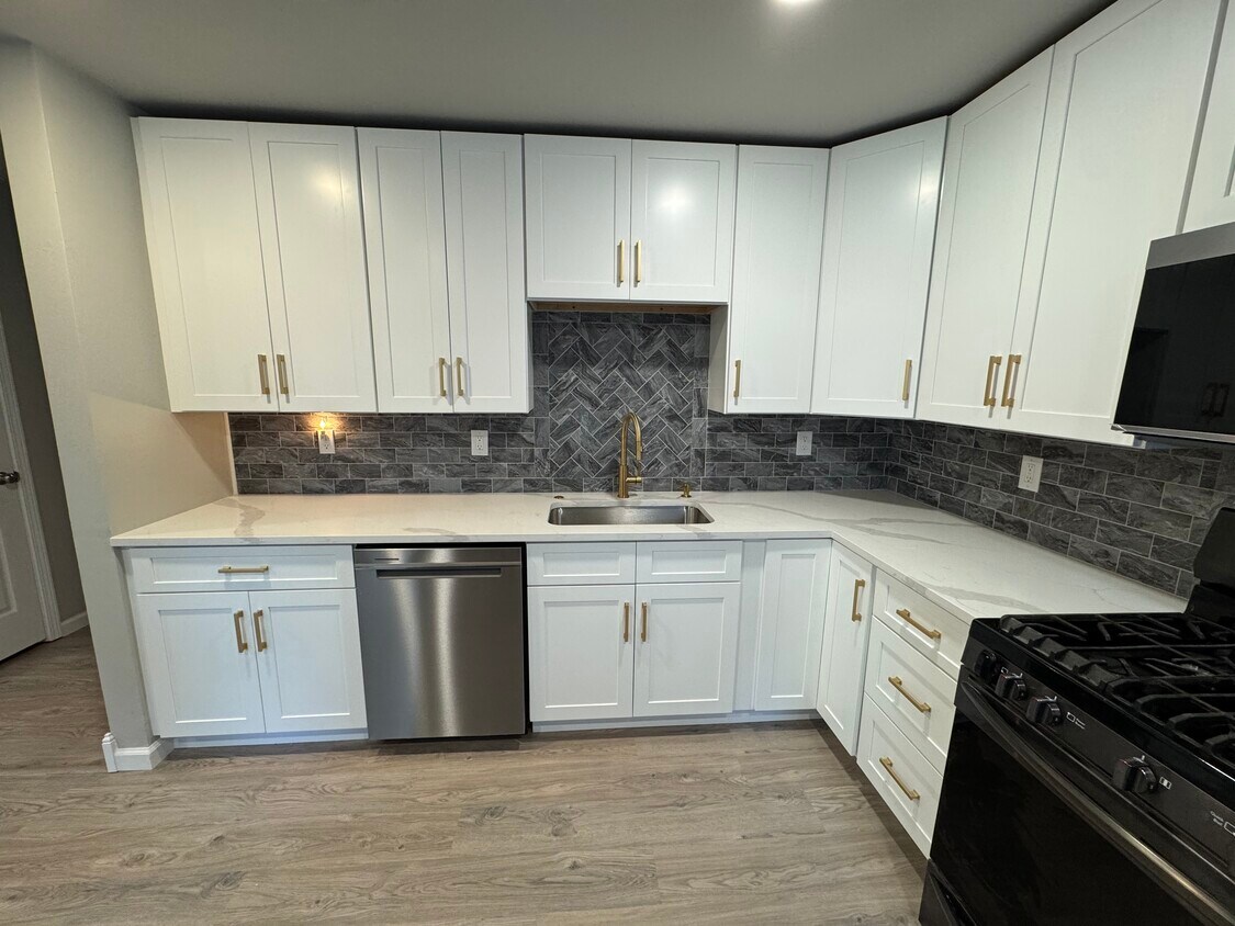 Foto principal - 115 E Sycamore Rd