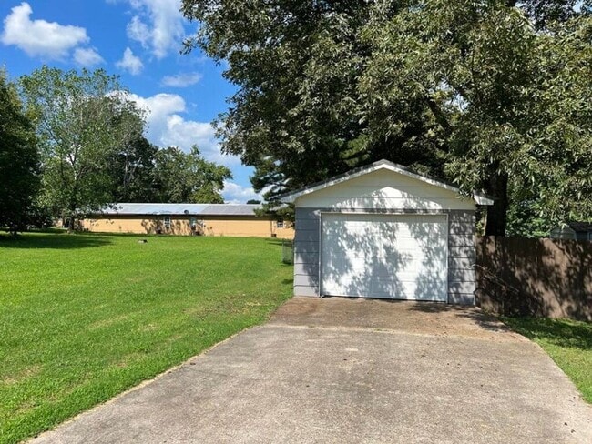 Building Photo - Beautiful Home with Storage and a corner Lot!