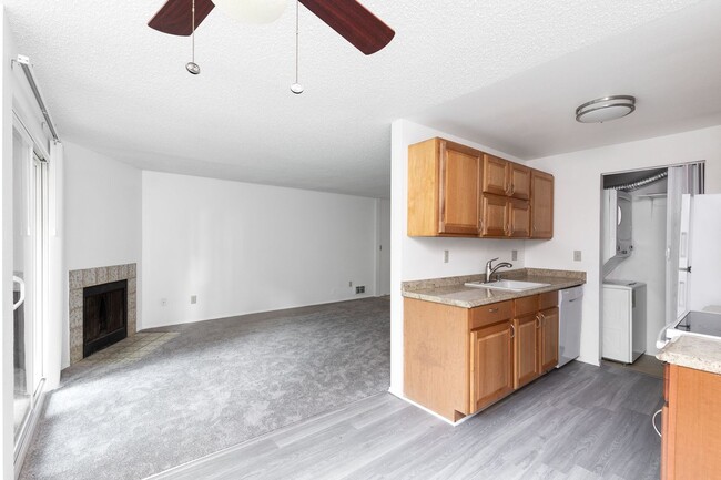 Building Photo - Bright 2 Bedroom 2 Bath in Renton