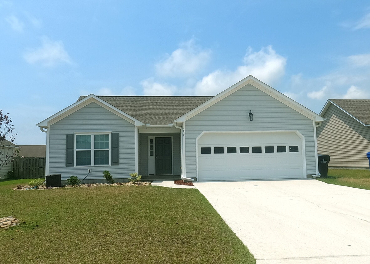 205 Red Carnation Dr, Holly Ridge, NC 28445 House Rental in Holly Ridge, NC
