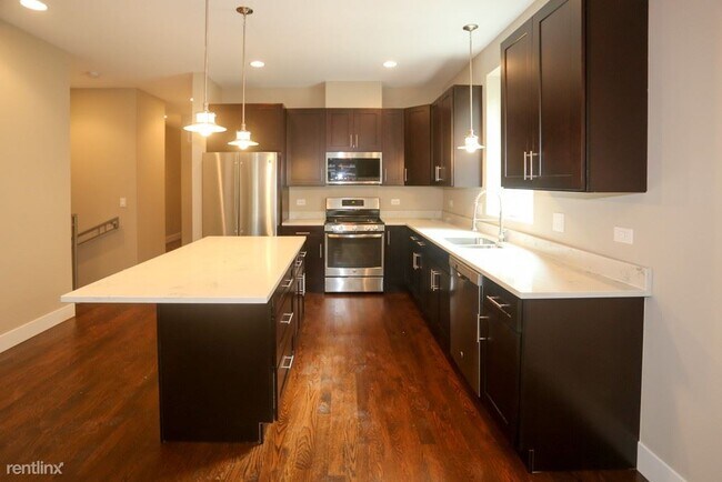 Building Photo - 4 br, 3 bath Duplex - City Flats Chicago F...