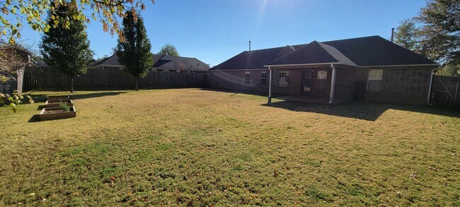 Foto del edificio - 9192 Huntington Oak Dr