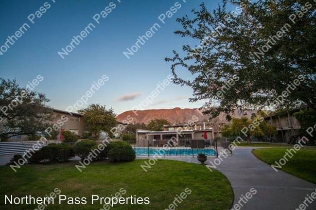 Building Photo - 200 Shadow Mountain Dr