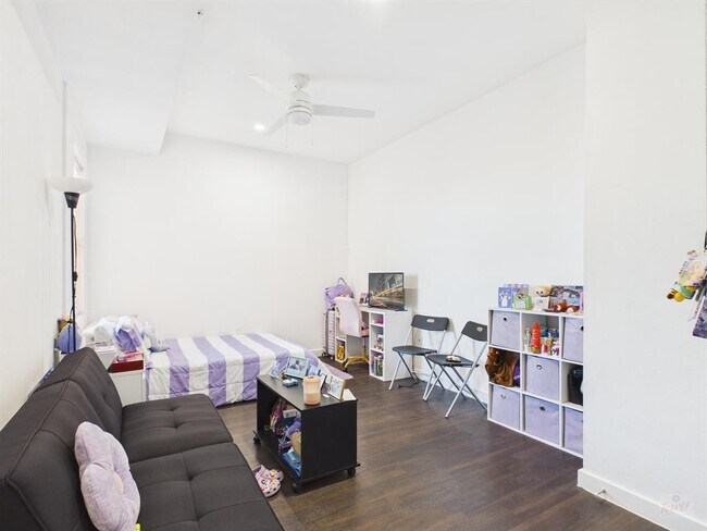 Foto del edificio - 1010 W 26th St