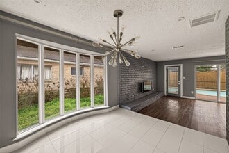 Building Photo - 2130 Round Lake Dr