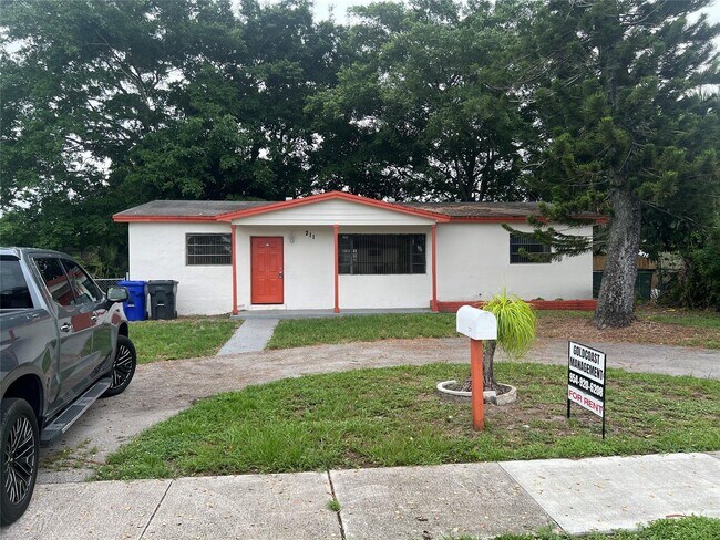 Foto del edificio - 211 N 66th Ave