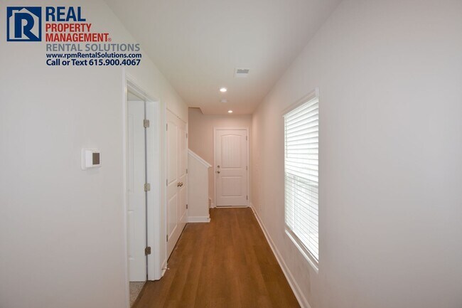 Building Photo - Stylish 3-Story End Unit Townhome – 3 Beds, 3 Baths, 2-Car Garage! Water, washer/dryer, landscapi...