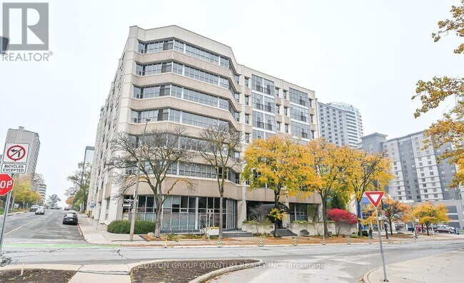 Building Photo - 66 Bay St S