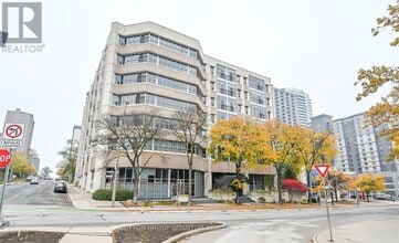 Building Photo - 66 Bay St S