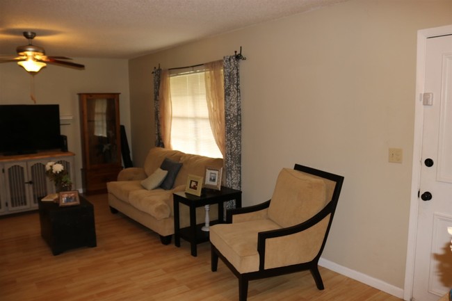 Building Photo - 324 Altara Dr