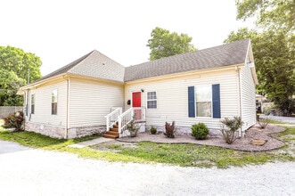 Building Photo - 614 W Mt Vernon St