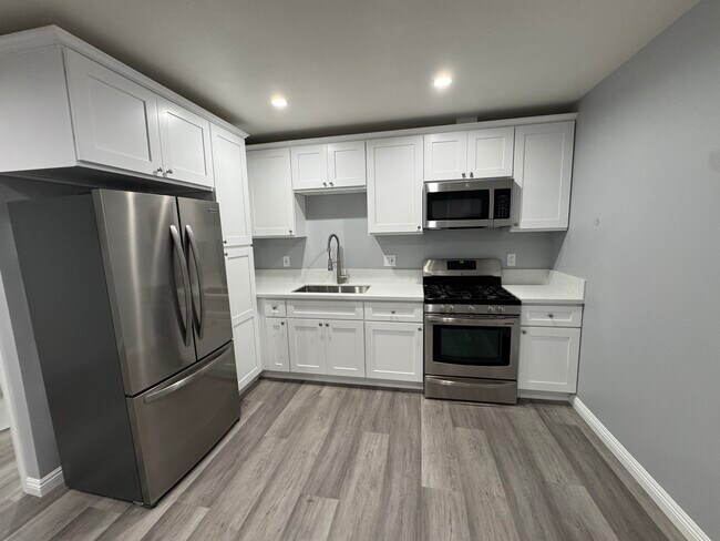 Foto del edificio - 7857 Blandwood Rd