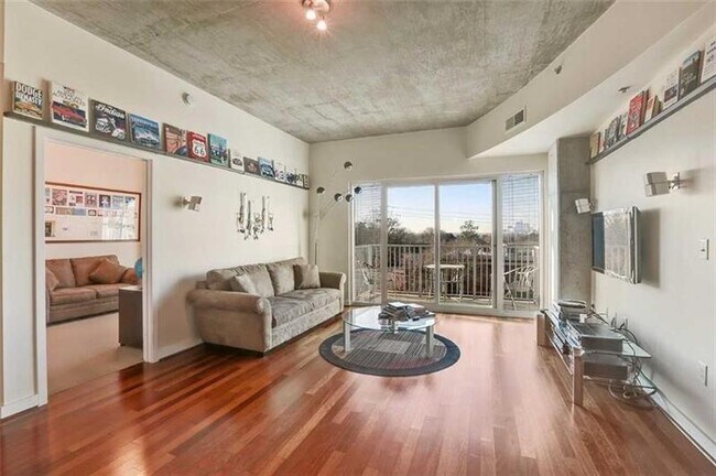 Foto del edificio - 250 Pharr Rd NE