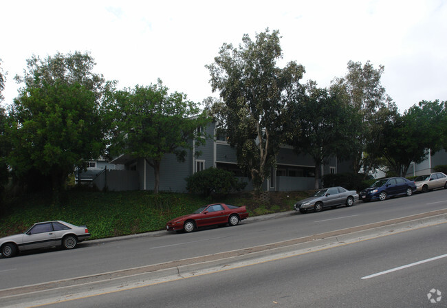 Hollywood Park - Hollywood Park Apartments