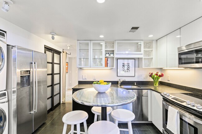 Foto del edificio - 1829 5th St NW