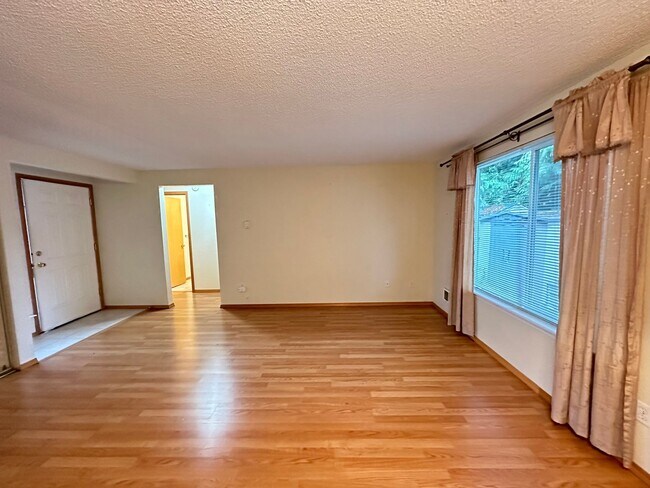 Foto del edificio - 2 Bedroom Condo in Lake Stevens!