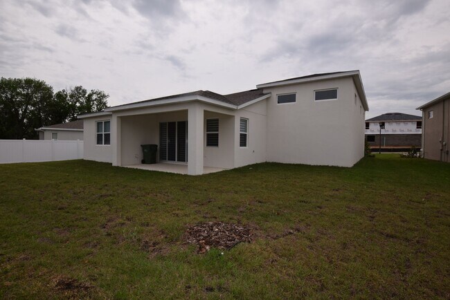 Foto del edificio - 3 Bedroom 2 Bath House For Rent at 8096 Ch...